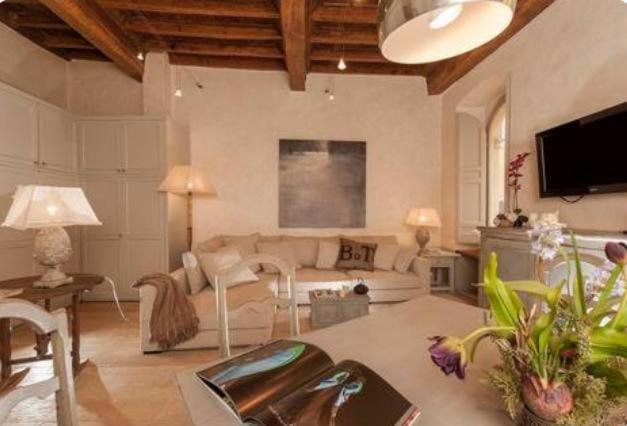 Sophisticated Near Navona Square Apartment *